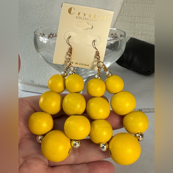 Graduated yellow bead dangly earrings - Picture 3 of 6